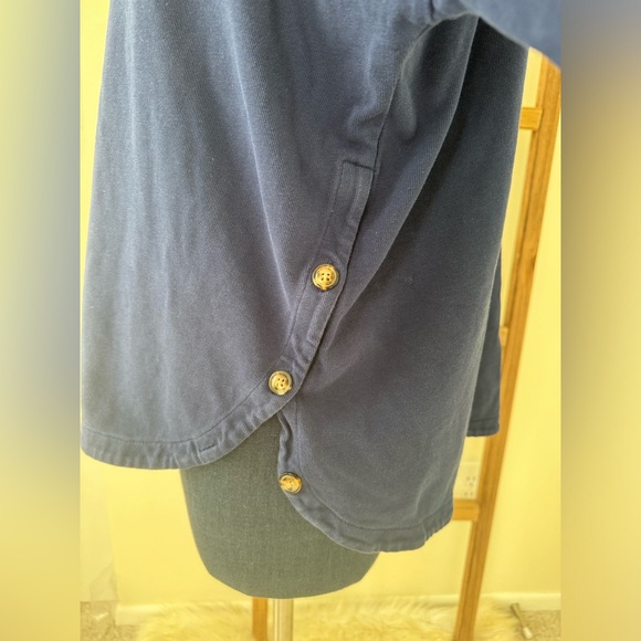 Vineyard Vines Solid Navy Blue Long Sleeve Top Wooden Side Buttons Size XL - Picture 4 of 6